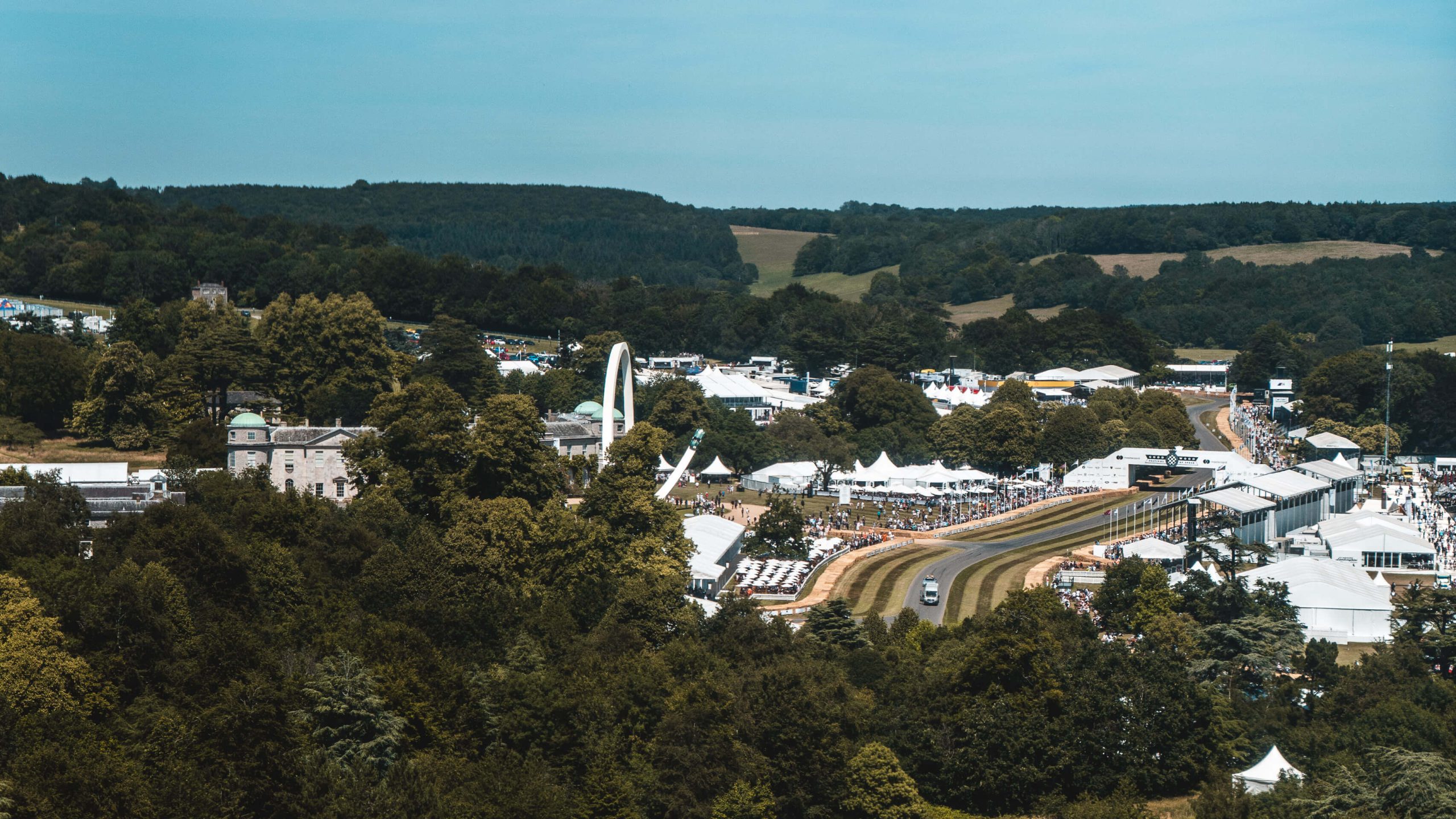 Im Rausch der Geschwindigkeit: Zu Besuch beim Goodwood Festival of Speed mit Michelin 13