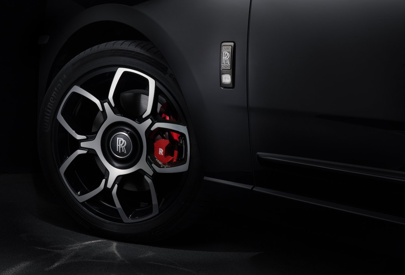 Rolls-Royce Cullinan Black Badge: Stärker als stark, schwärzer als die Nacht 6