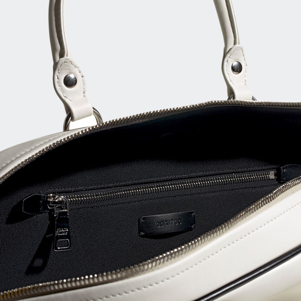 Prada for Adidas: Der ikonischer Superstar Sneaker wird neuinterpretiert 6