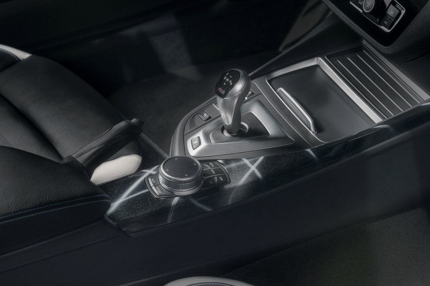 BMW x FUTURA 2000: Exklusive Sondermodelle des BMW M2 Competition 12