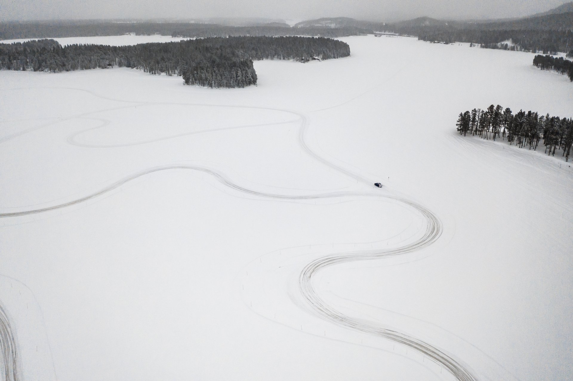 Mit dem T-Roc R und 300PS seitwärts über einen zugefrorenen See 6