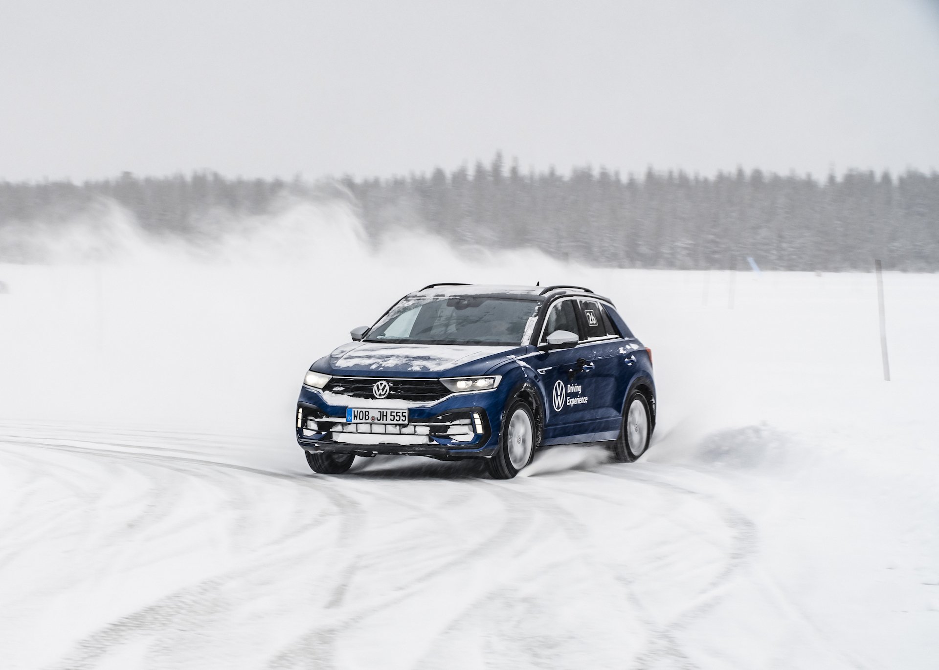 Mit dem T-Roc R und 300PS seitwärts über einen zugefrorenen See 1