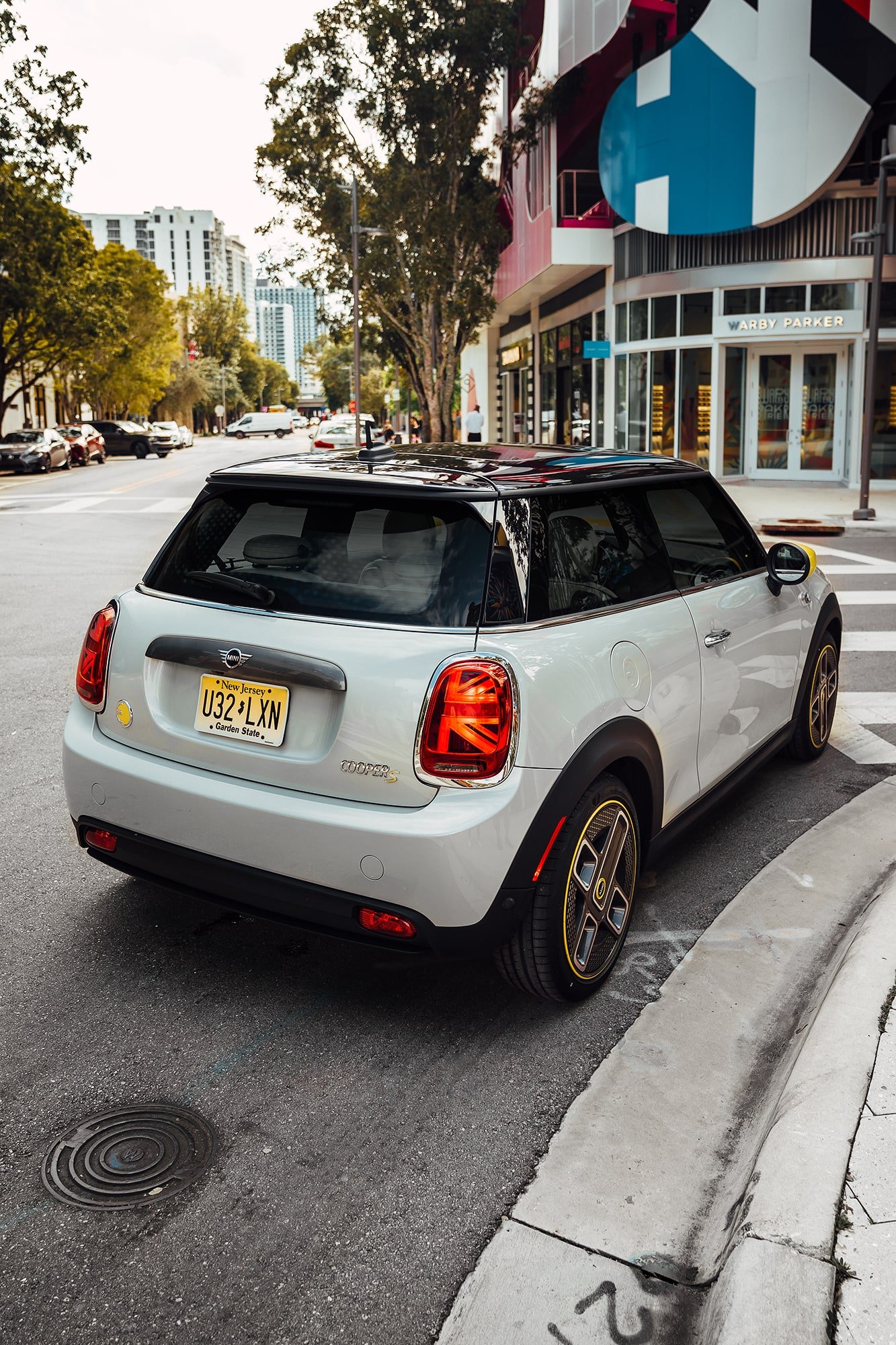 Nachhaltig durch Miami mit dem MINI Cooper SE 8