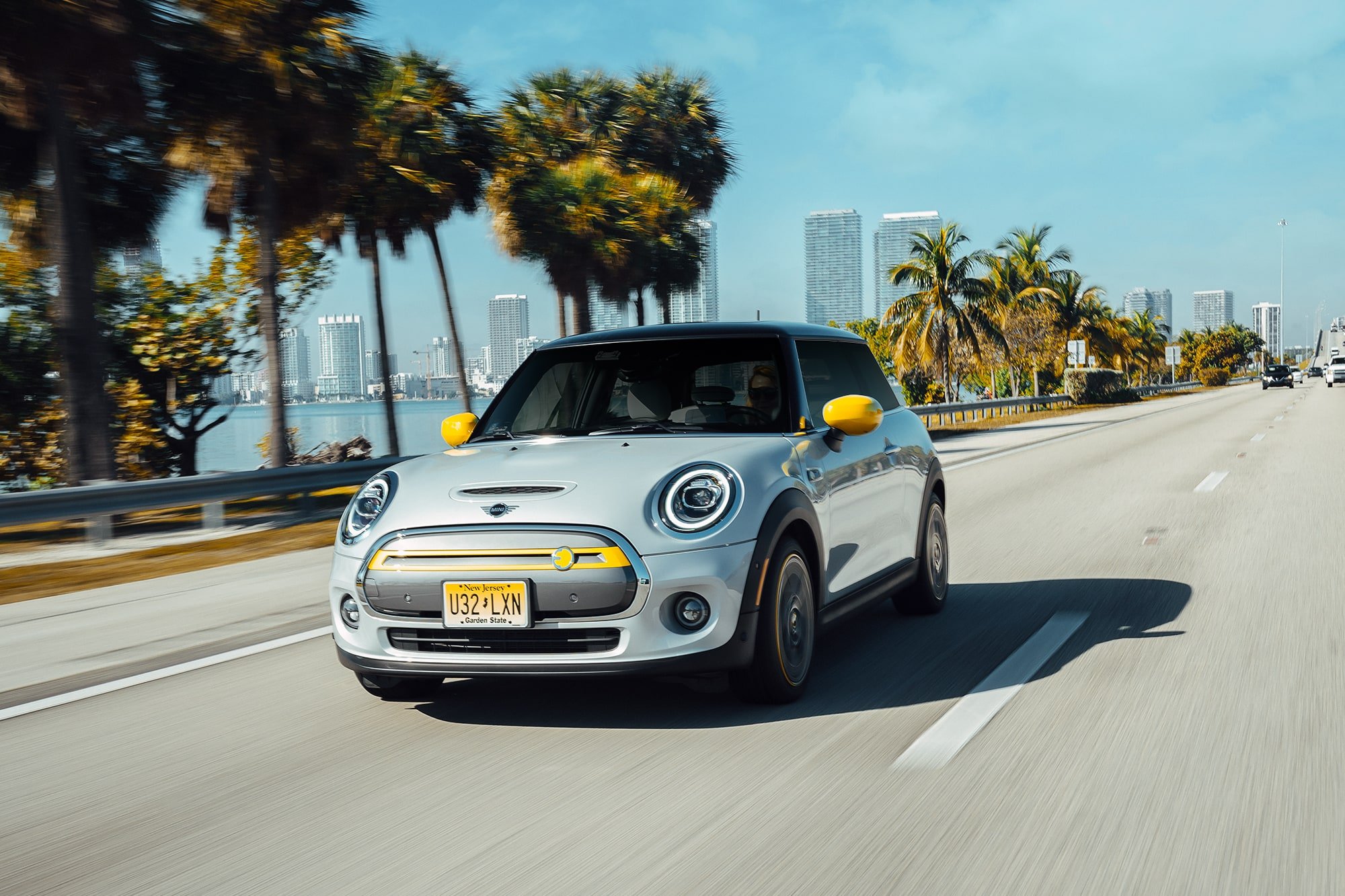 Nachhaltig durch Miami mit dem MINI Cooper SE 1