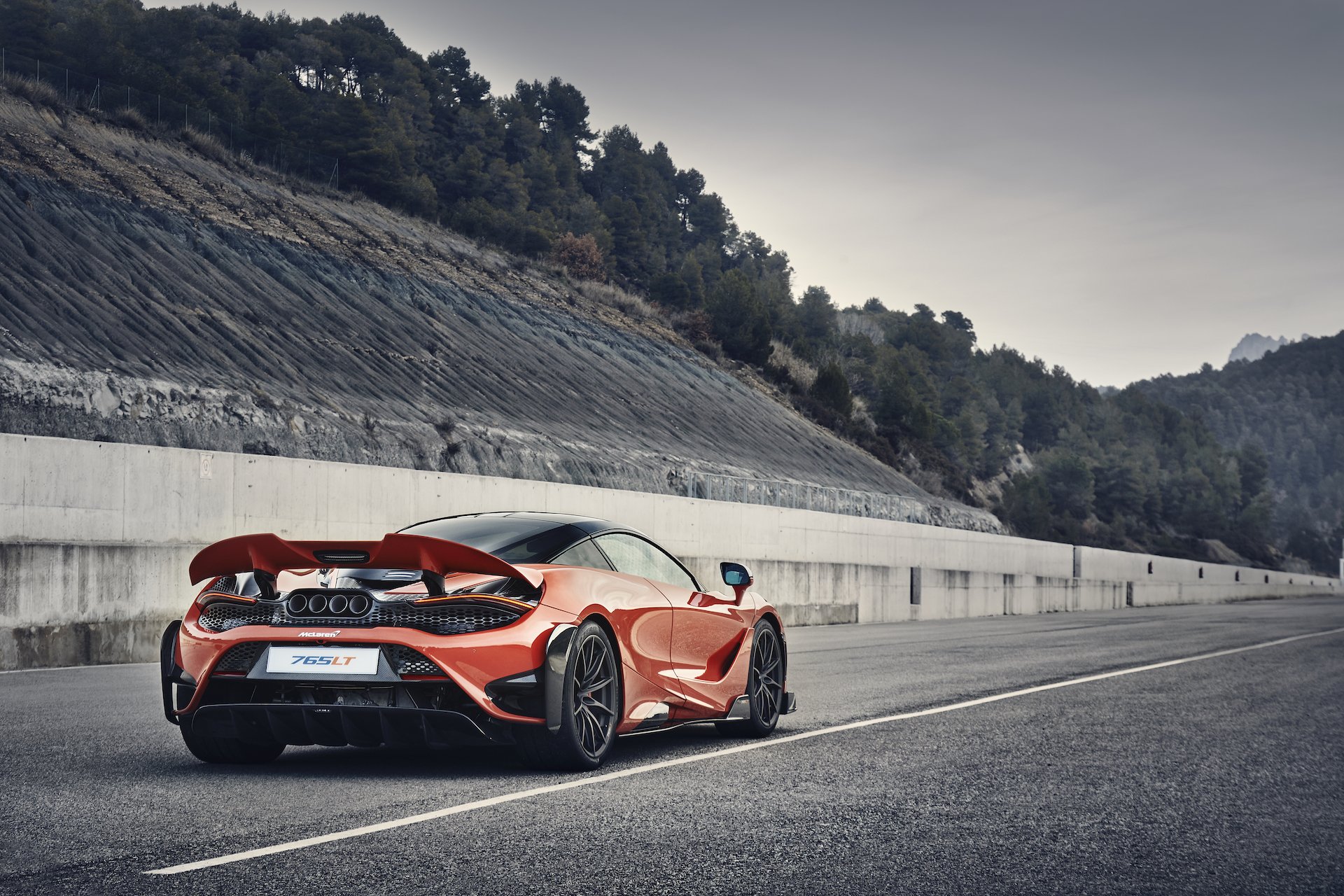 Leichter, leistungsfähiger, noch attraktiver: Der neue 765LT wird vorgestellt 3