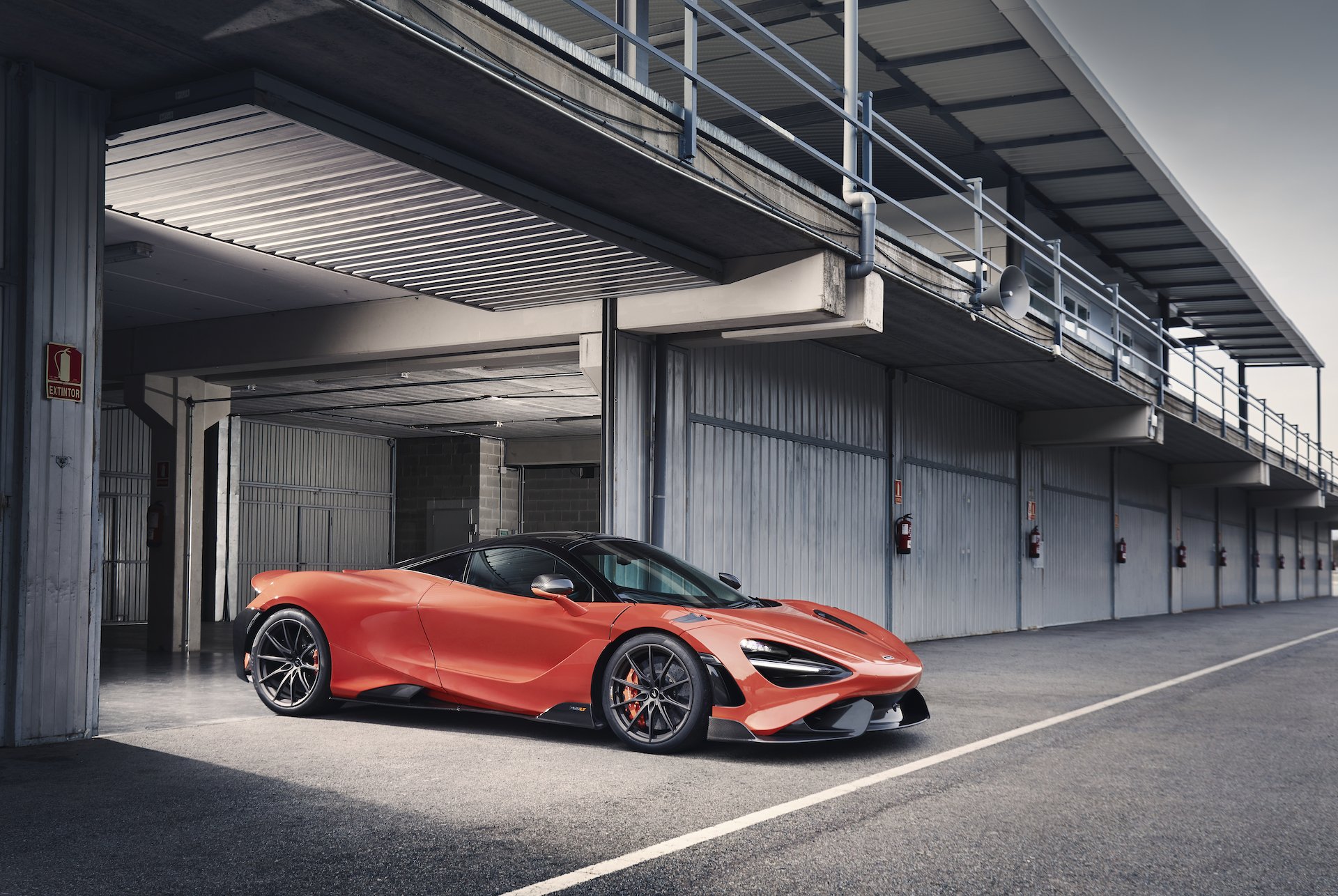 Leichter, leistungsfähiger, noch attraktiver: Der neue 765LT wird vorgestellt 1