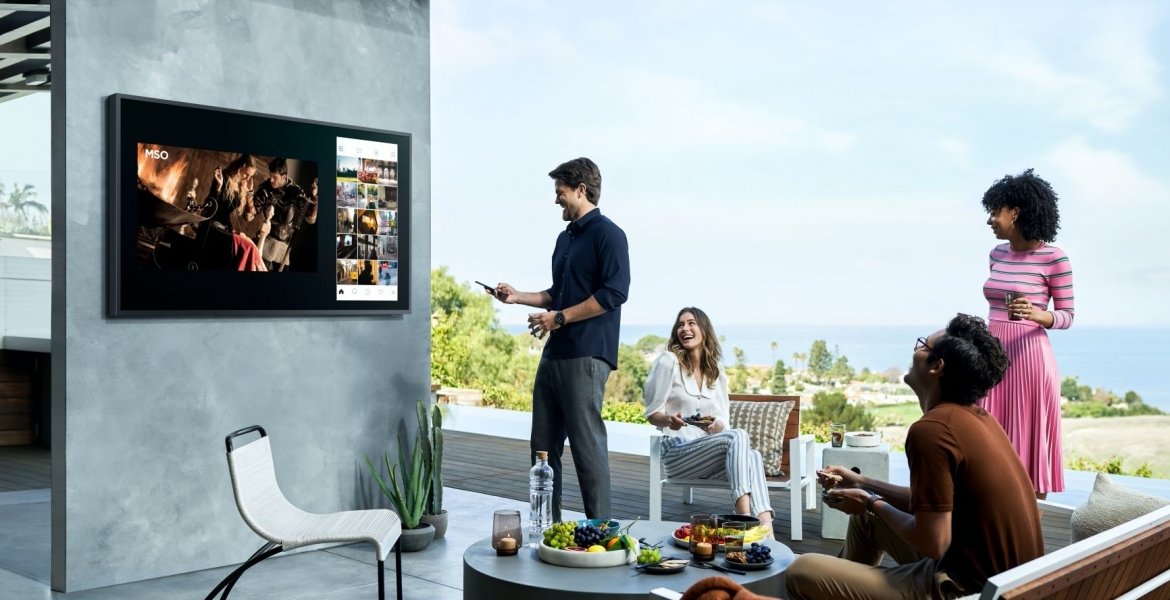Samsung präsentiert den ersten Outdoor-Fernseher: „The Terrace“