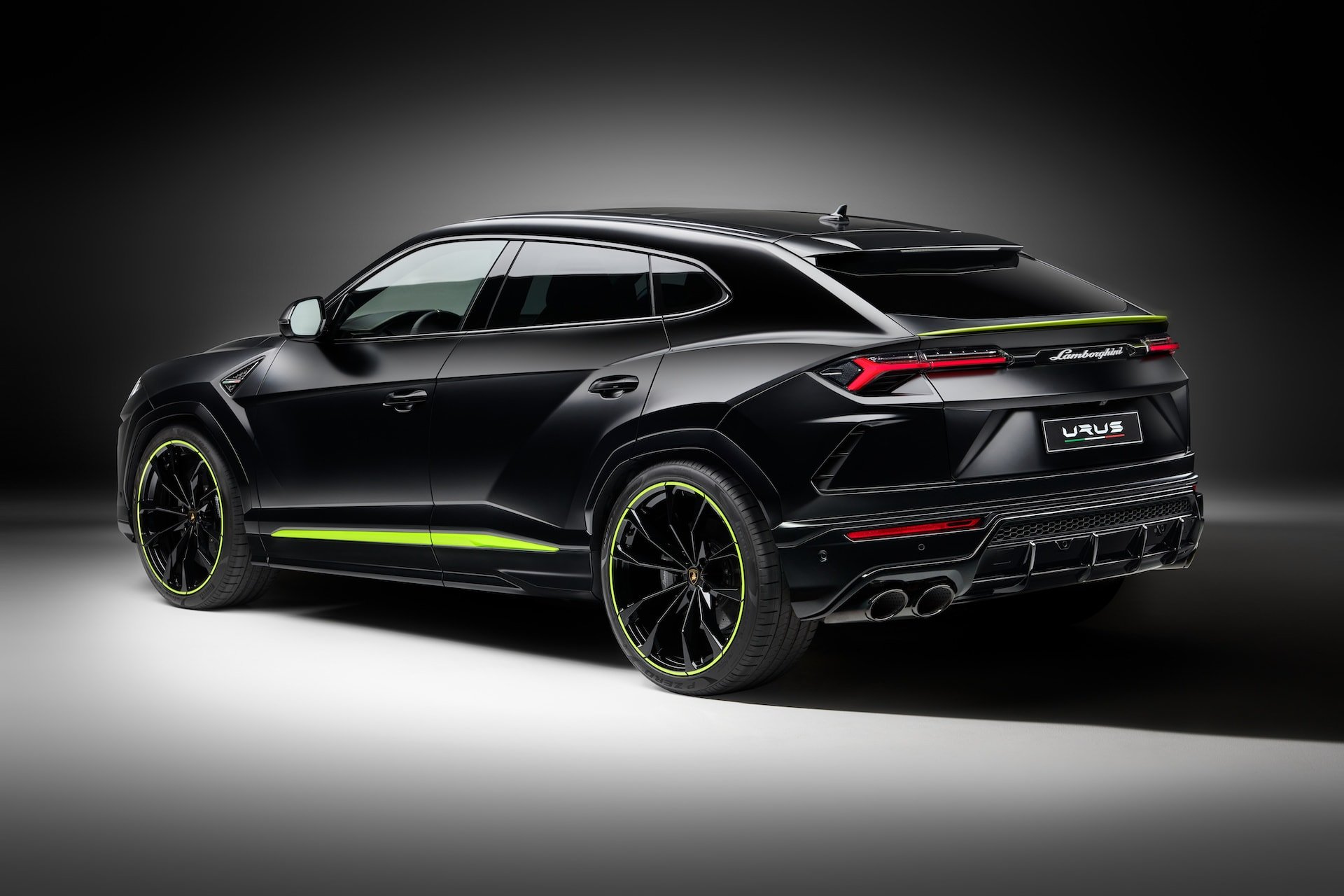 Der Lamborghini URUS zeigt sich in neuer Farbe: Die Graphite Capsule Edition 2