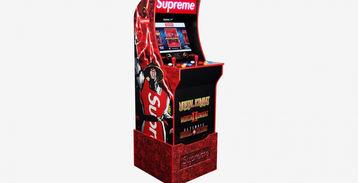Supreme präsentiert eine Mortal-Kombat Arcade-Konsole