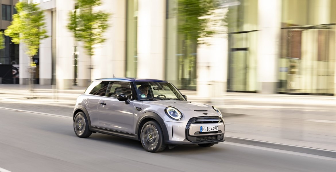 Hightech und Tradition: Kultur-Guide durch Frankfurt am Main im MINI Cooper SE