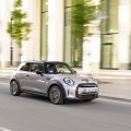 Hightech und Tradition: Kultur-Guide durch Frankfurt am Main im MINI Cooper SE